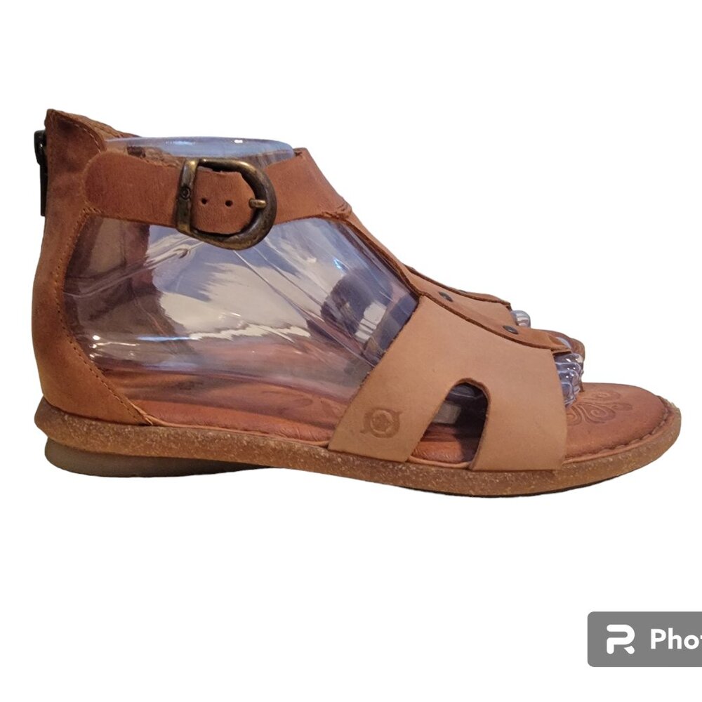 Born Timina Brown Leather T Strap Cushioned Sandal w Toe Thong